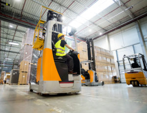 Forklift operator during work in large warehouse 2021 08 29 22 34 35 utc - Operátor
